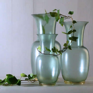Venini Satin 706.38 satin vase rio green/crystal with gold leaf h. 30 cm. Buy now on Shopdecor